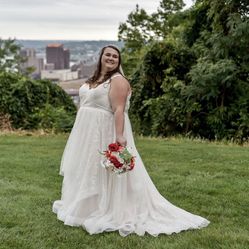 Beautiful Plus Size Wedding Dress & Veil 