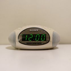 Sony Dream Machine - Radio CD Player Alarm Clock - Vintage Y2K