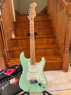 Fender MIM Stratocaster w/ Fender Champion 20 Amp