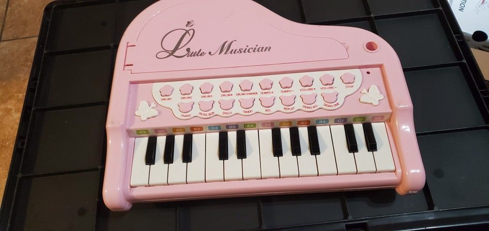 Kids pink piano