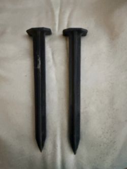 Garden anchor spikes