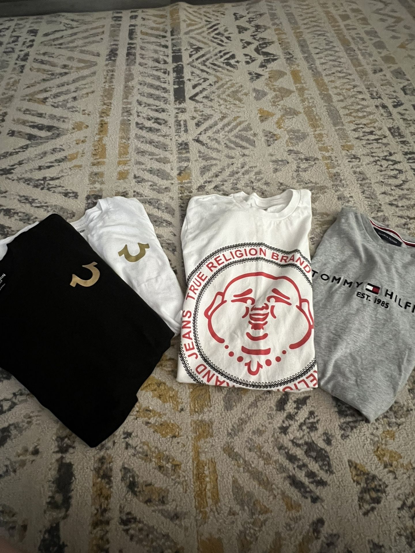 4 Men’s Shirt Bundle: 3 S True Religion & 1 S Tommy 