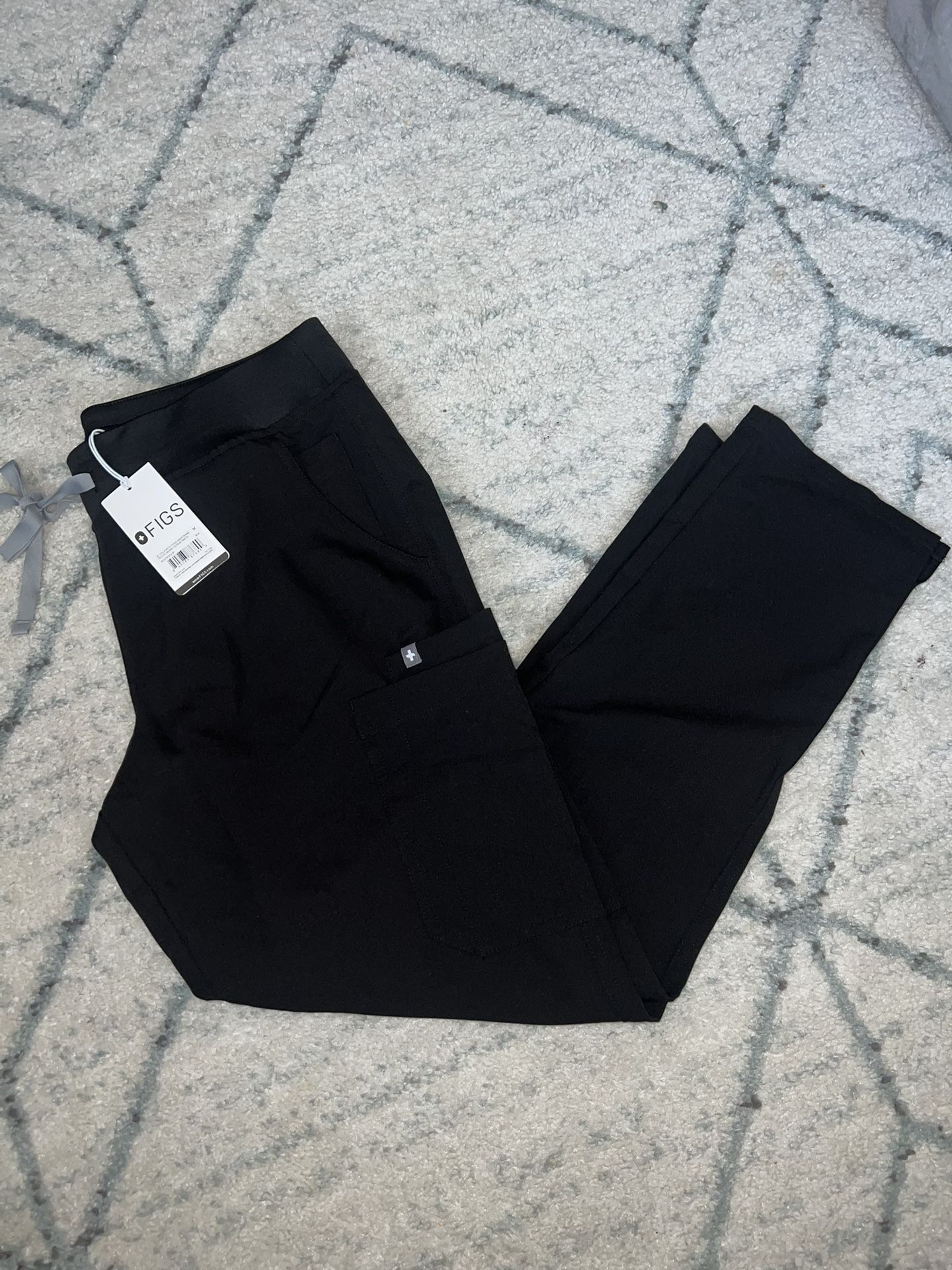 FIGS NWT Women’s Black Scrub Pants Yola Skinny Medium Petite M/P