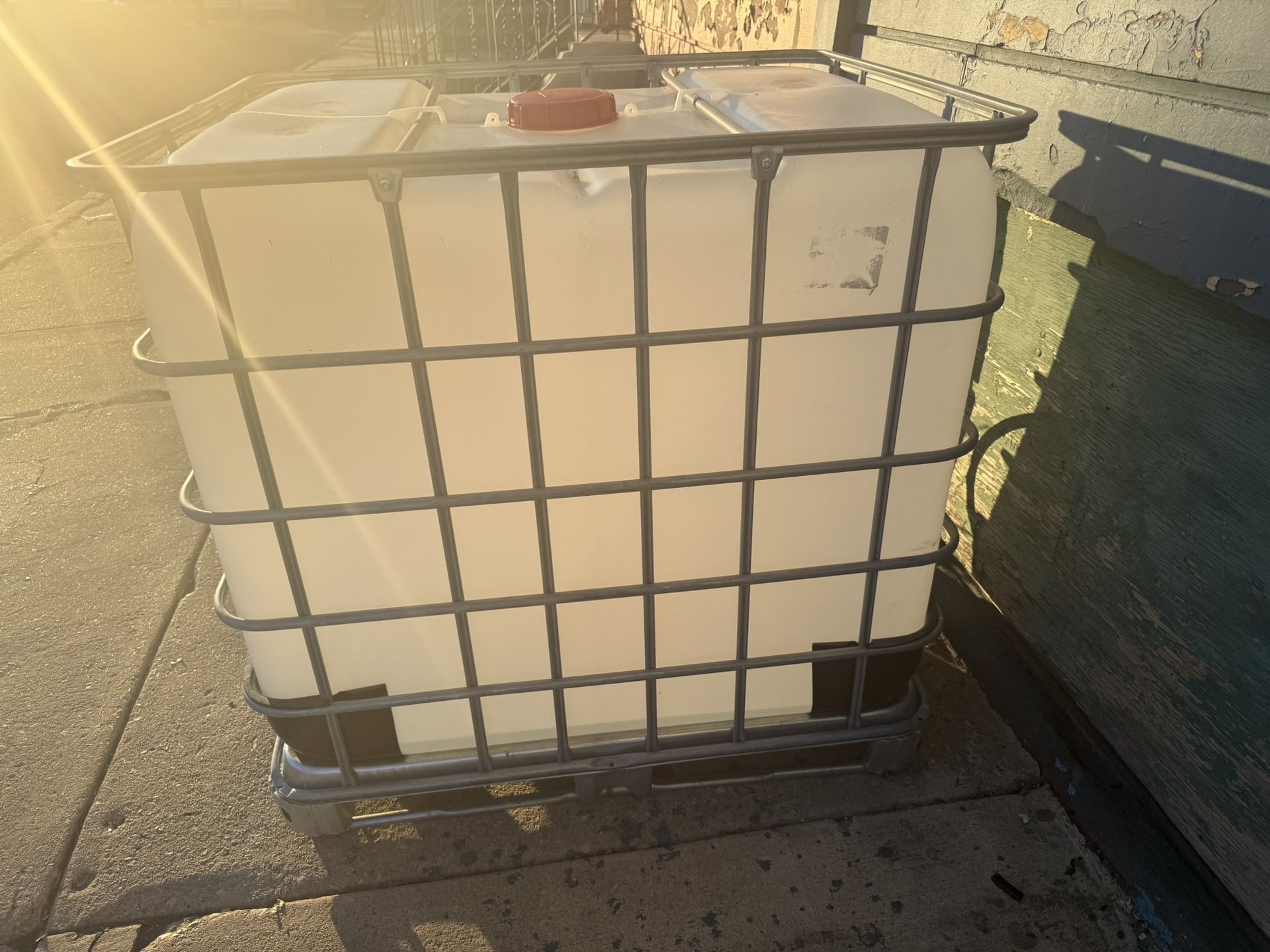 300 Gallon Water Tank 