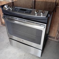 Very Nice GE® 30" Electric Range for sale cheap!! (Like New)