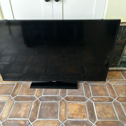 Samsung 55” Flat Screen w/ Mount