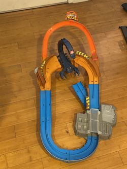 Hot Wheel Scorpion Power Race Care Track