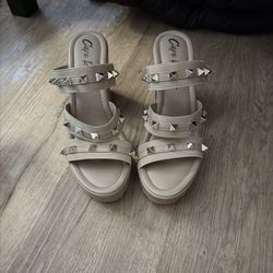 Sandals With A Chunky Heel 