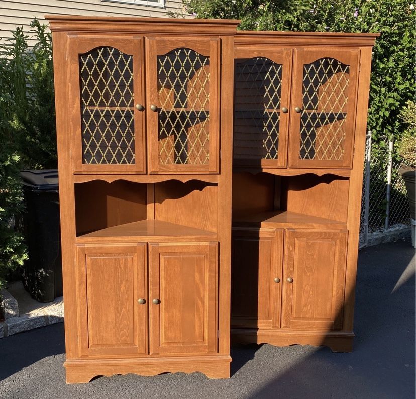 1 Brown Wooden Corner Cabinet