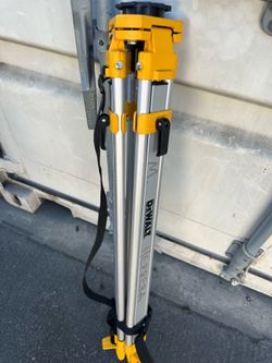 DEWALT DW0737 Construction Tripod