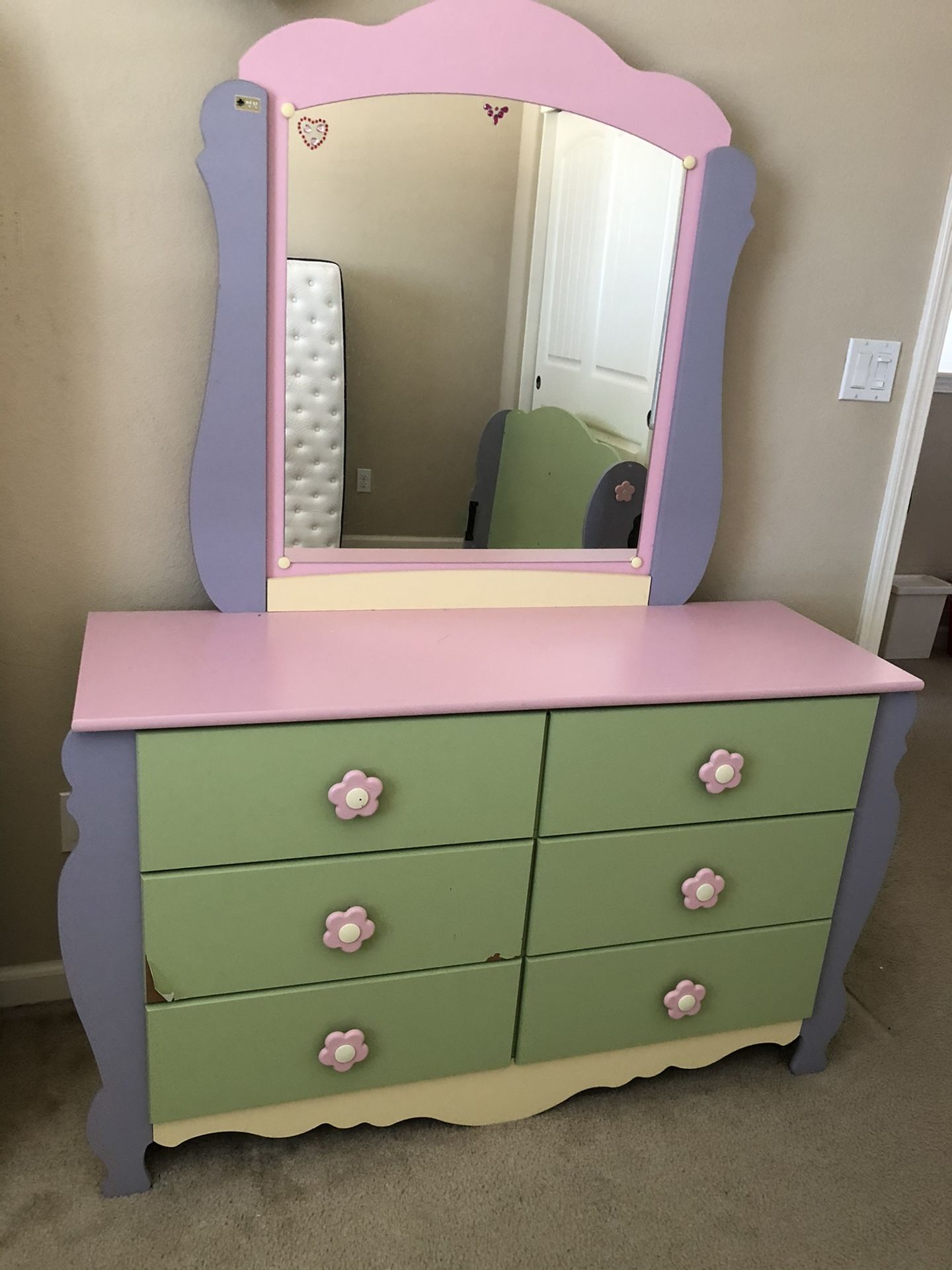 Ashley Girl’s Room Dresser With Mirror