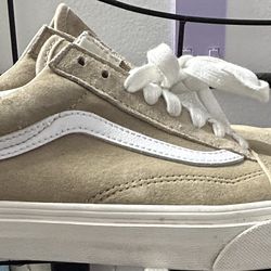 Size 8.5 Men’s Shoes Vans