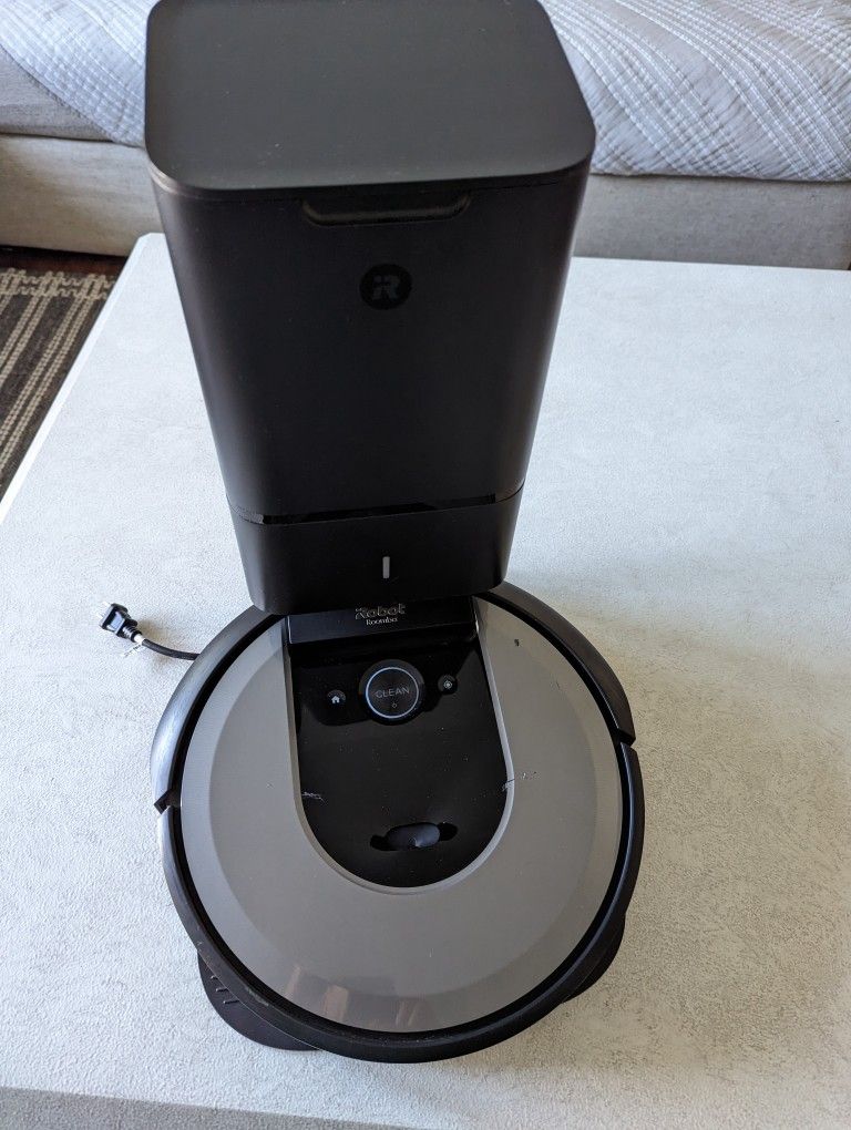 iRobot Roomba I8+