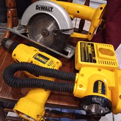 Dewalt  Set Rechargeable  Cordless Drill 3/8" Vsr Light Cordless Circular Saw  Lot + Charger No Battery