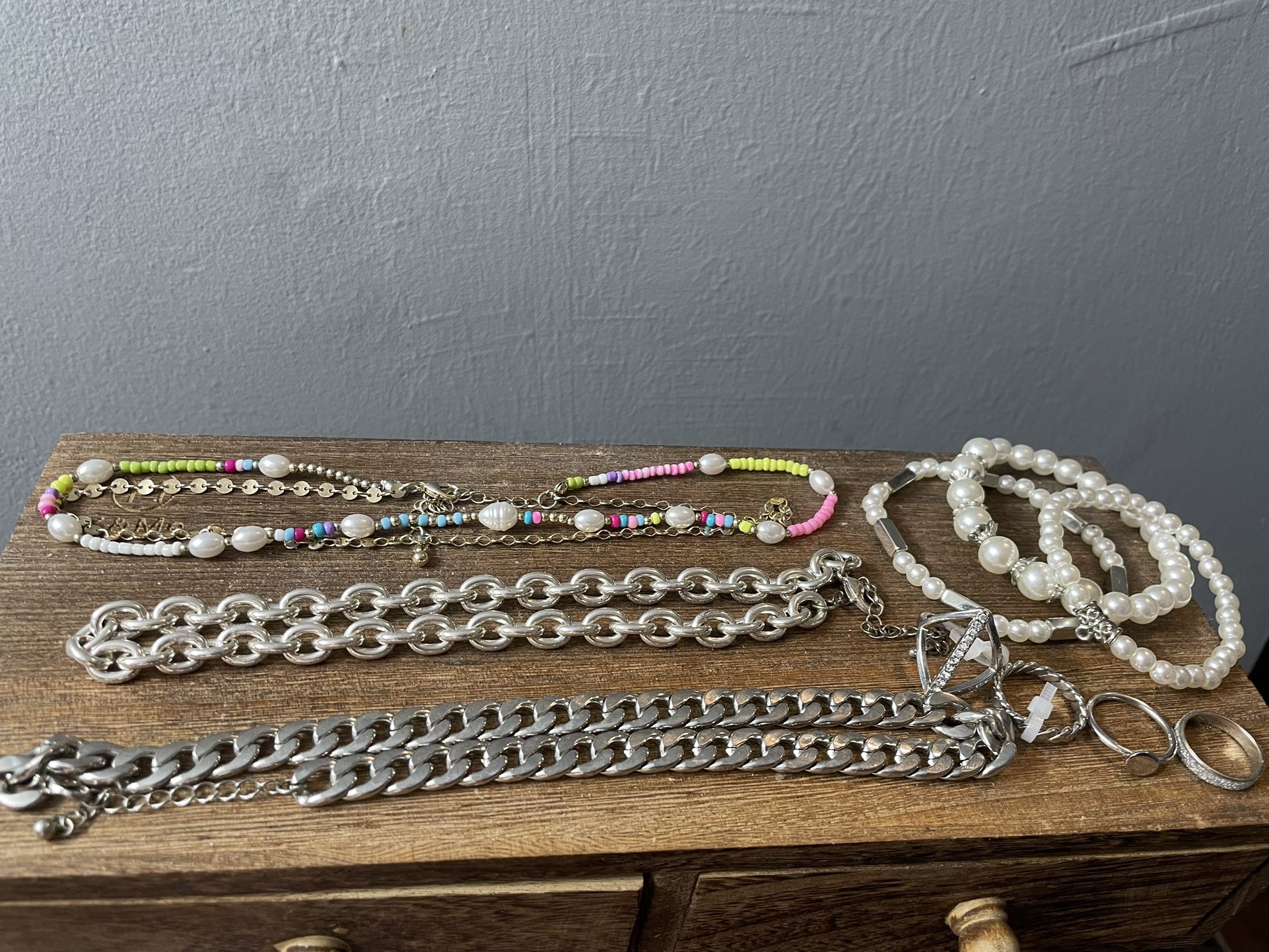 Chokers & bracelets Bundle W/ Bonus Rings