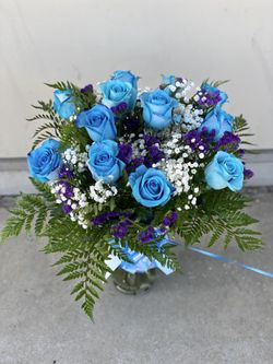 Blue roses flower vase arrangement