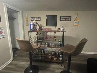 Bar w/2 stools