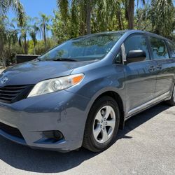 2017 Toyota Sienna! $1000 Down 
