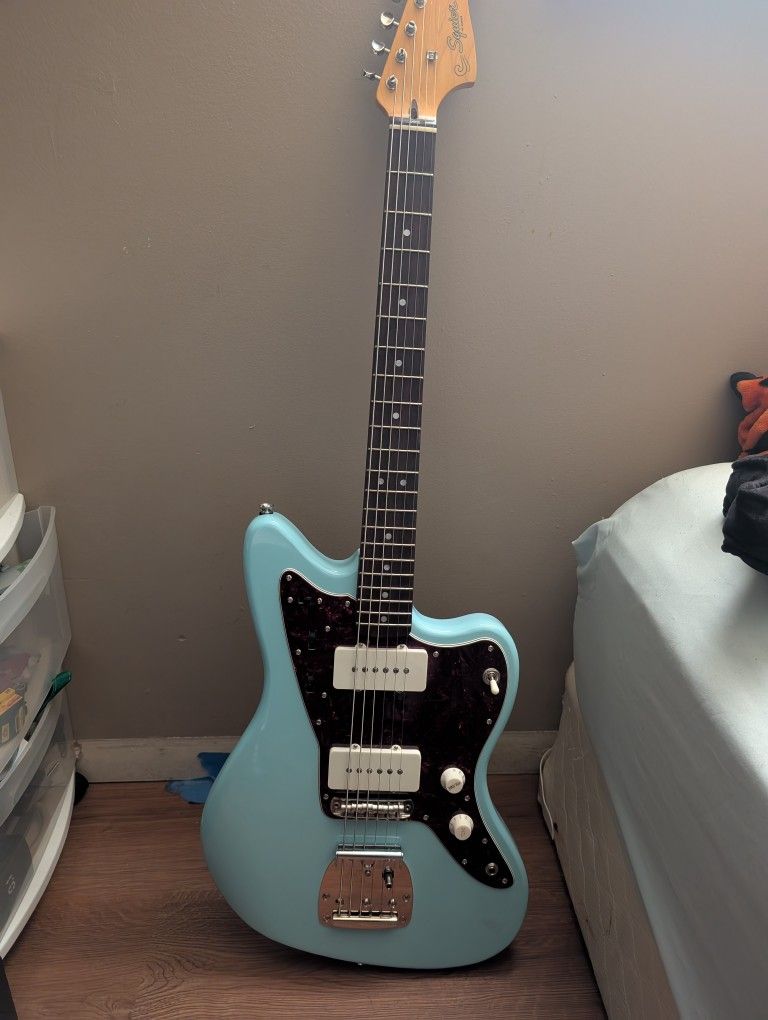 Squier Guitar With Pedals