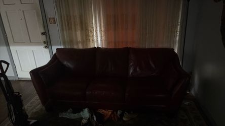 Burgundy Leather Couch – Great Condition