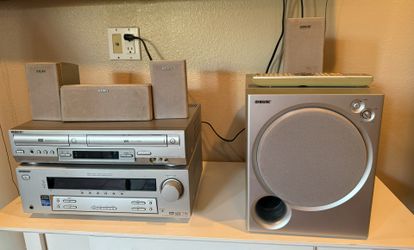  Sony STR-K650P - 5.1 Ch Receiver AM FM Stereo System with 5 speakers and sub And VHS/DVD Sony 
