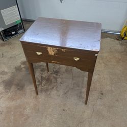 Free Sewing Table