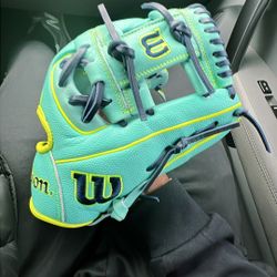 A2000 Wilson Baseball Glove 