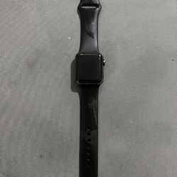 Apple Watch Series 3 38MM (DOES NOT TURN ON)