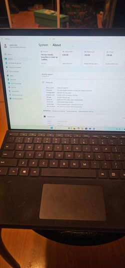 Microsoft Surface Pro 8 11th gen i5 256 GB 8GB RAM