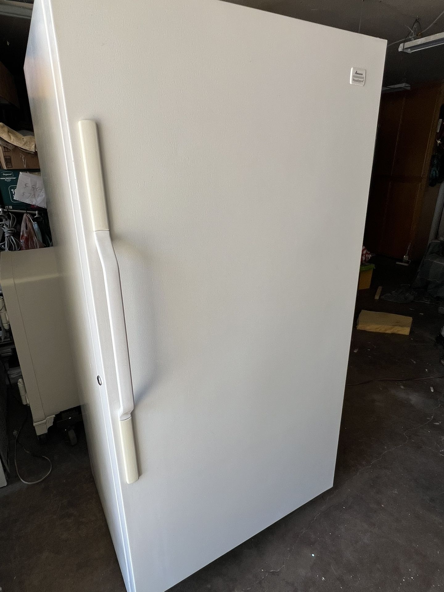 Freezer MAYTAG LARGE FREEZER