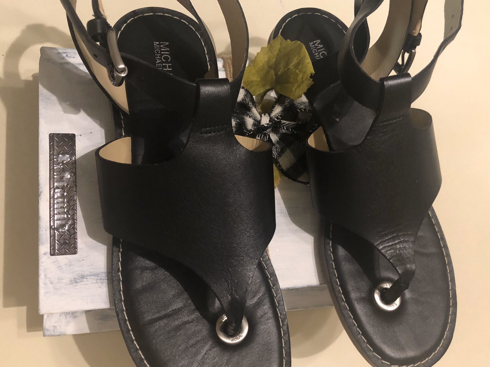 MICHAEL KORS Thong Black Sandals 7.5 Size