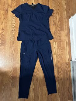 Elle scrubs