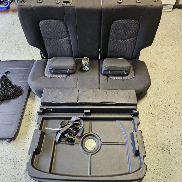 HHR Rear Seat And Cargo Cover