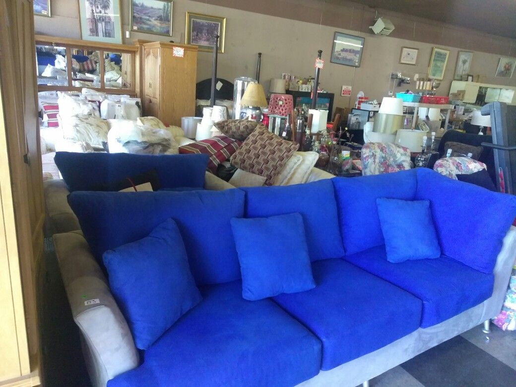 Brand New 2 pc couch set.