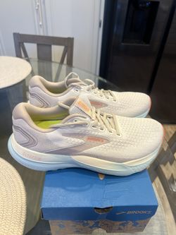 Women’s Running Shoes