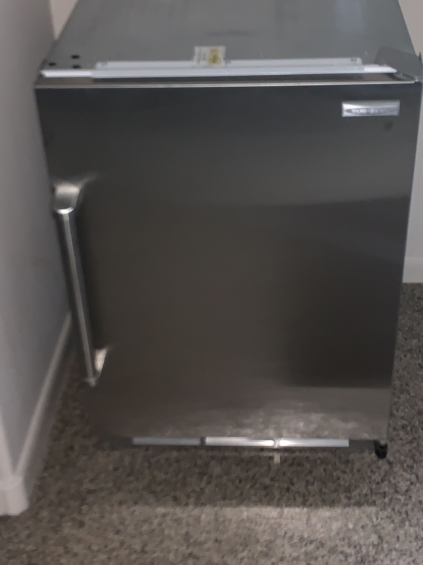 Subzero refrigerator -like new