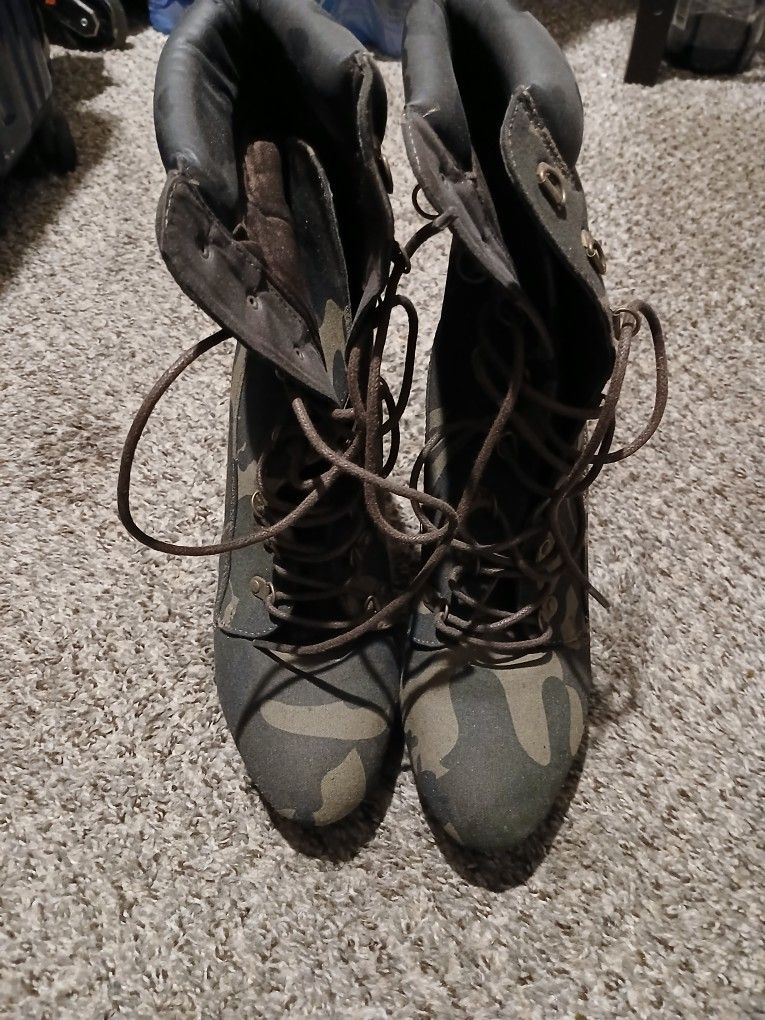 Size 10 Camouflage Boots