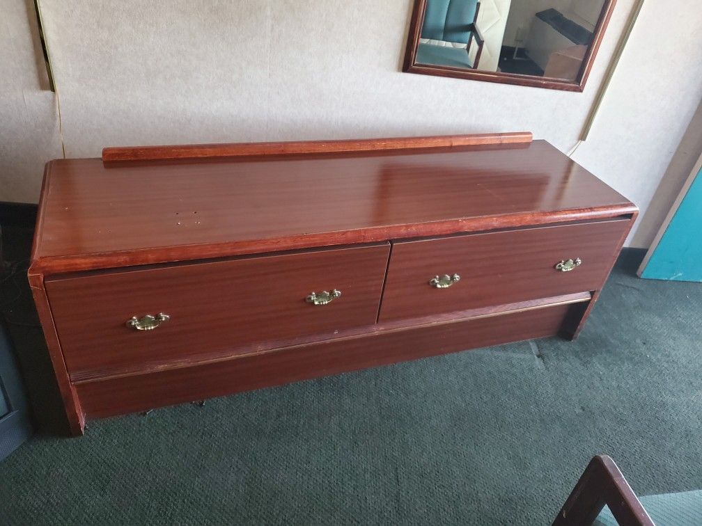 Long dresser