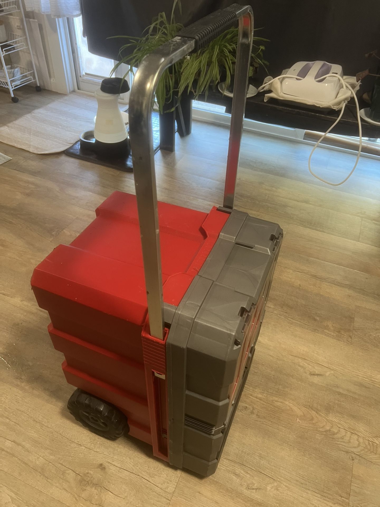 Keter Masterloader Resin Rolling Tool Box