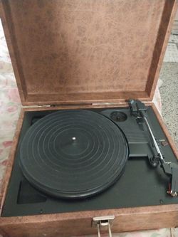 Philco.  Suitcase.   3 Speed Tumtable Cd Player