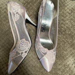 Woman’s Pink Lace Heels Size 7 1/2
