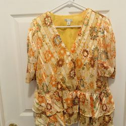 Ladies Short Sleeve Clothes Size M (10 available)