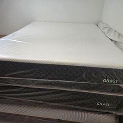 Queen mattress 12", in original bag $60 off. Ghostbed.  Colchòn Queen 12 pulgadas 