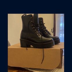 $100 LEATHER BOOTS DR MARTENS BRAND NEW