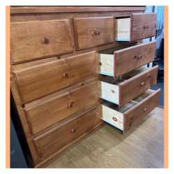 9 drawers dresser / Nine drawers dresser