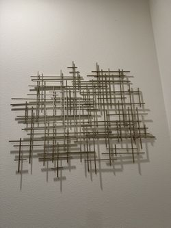 1️⃣ Modern Metal Wall Art (Gold/Brass Tone)