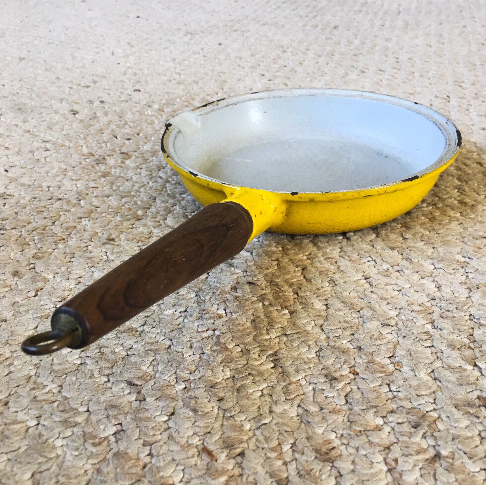 Vintage Yellow Enamel Cast Iron 7.5” Fry Pan Skillet w/ Pour Spout & Wood Handle