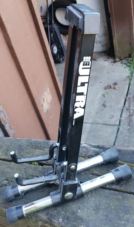 ULTRA KAMAN GUITAR STAND, SOLD ON EBAY FOR $35. THIS POST OFFERS A DISCOUNT.