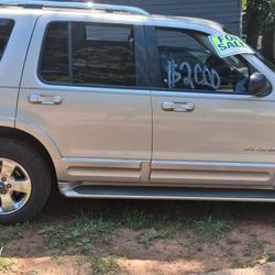 2004 Ford Explorer