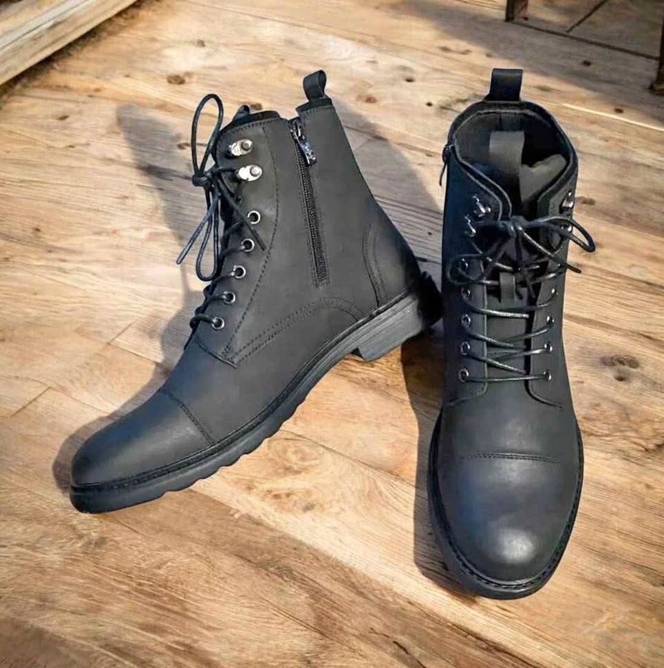 Black Classic Boots for Men - Motorcycle Boots & All-Season - Size: 9